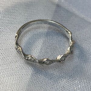 Pretty 14k White Gold Twisted Ring with Diamonds
